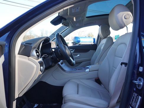 Used 2022 Mercedes-Benz GLC 300 GLC 300 image 31