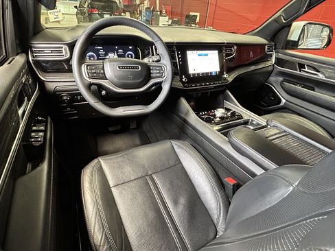 Certified 2022 Jeep Wagoneer Series III w/ Premium Group I AWD/4WD image 23