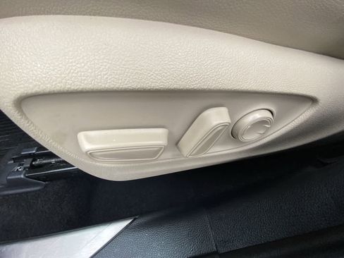 Used 2023 Toyota Highlander Limited image 12