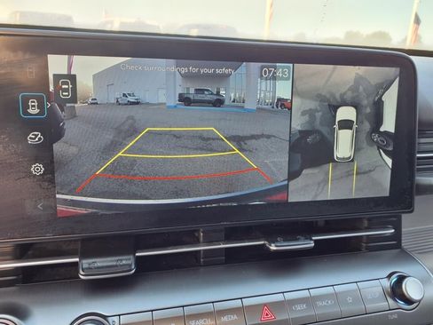 Used 2024 Hyundai Kona Limited image 11