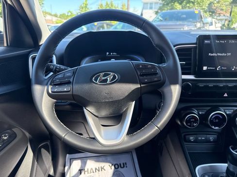 Certified 2025 Hyundai Venue SEL FWD image 23