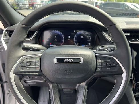 Certified 2024 Jeep Grand Cherokee Altitude AWD/4WD image 16