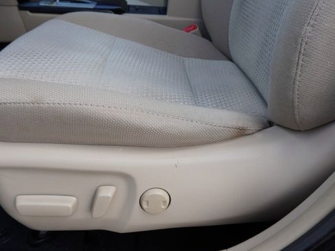 Used 2014 Toyota Camry LE image 21