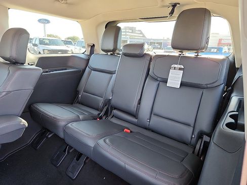 New 2025 Ford Expedition Active image 9