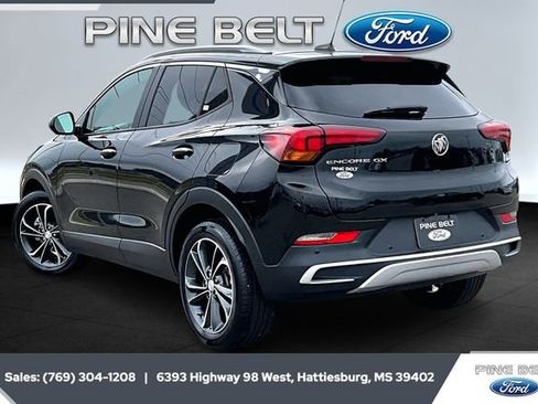 Used 2022 Buick Encore GX Select w/ Advanced Technology Package image 2
