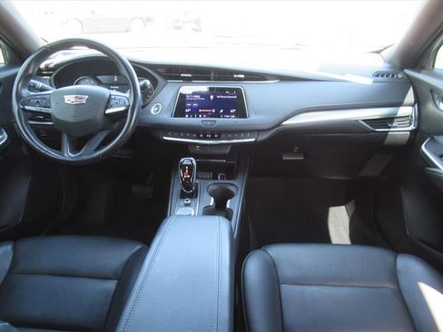 Used 2020 Cadillac XT4 Premium Luxury FWD image 12