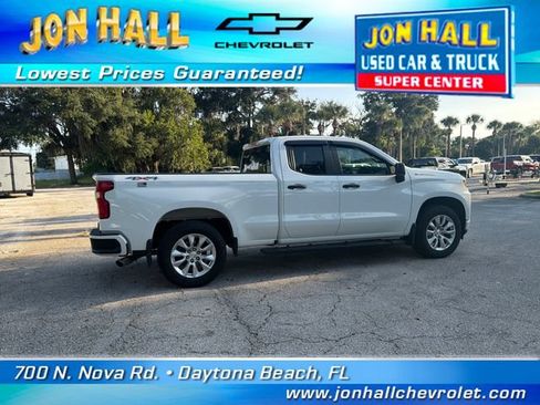 Used 2019 Chevrolet Silverado 1500 Custom w/ Custom Value Package AWD/4WD image 11