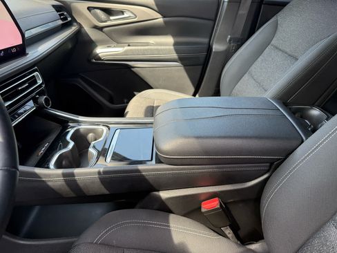 Used 2024 Chevrolet Traverse LT FWD image 24