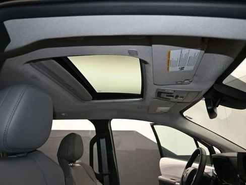 Certified 2025 Toyota Sienna XLE image 35