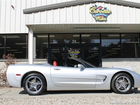 Used 2001 Chevrolet Corvette Coupe w/ Preferred Equipment Group2 RWD image 22