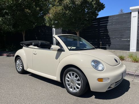 Used 2005 Volkswagen Beetle GLS FWD image 3