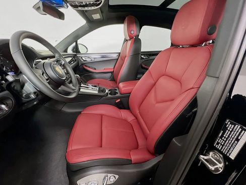 New 2026 Porsche Macan image 5