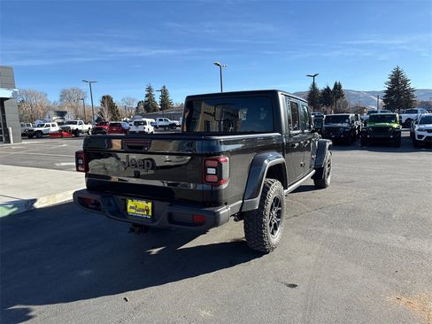 Used 2024 Jeep Gladiator Sport image 2