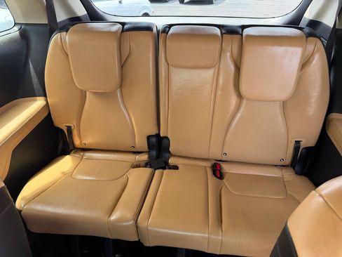 Used 2024 Kia Carnival EX FWD image 20