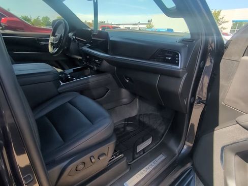 Used 2025 Chevrolet Tahoe LT image 9