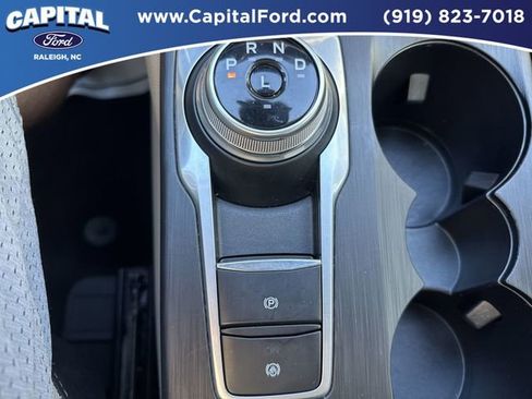 Used 2022 Ford Escape SE image 30