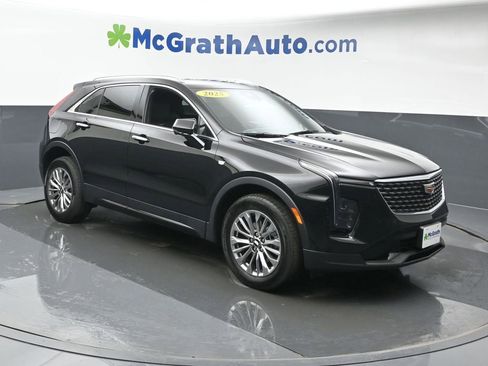 Used 2025 Cadillac XT4 Premium Luxury image 2