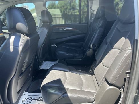 Used 2020 Cadillac Escalade ESV Luxury RWD image 18
