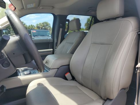 Used 2018 Ford Expedition XLT w/ Equipment Group 202A RWD image 19