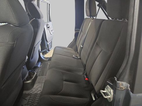 Used 2018 Jeep Wrangler Unlimited Sport S AWD/4WD image 16