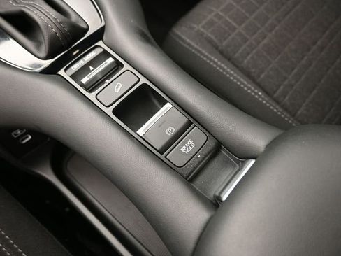 Used 2025 Honda HR-V LX image 31