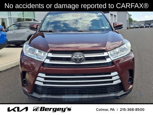 Used 2019 Toyota Highlander LE AWD/4WD image 2