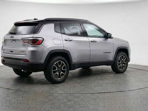 Used 2025 Jeep Compass Trailhawk image 9