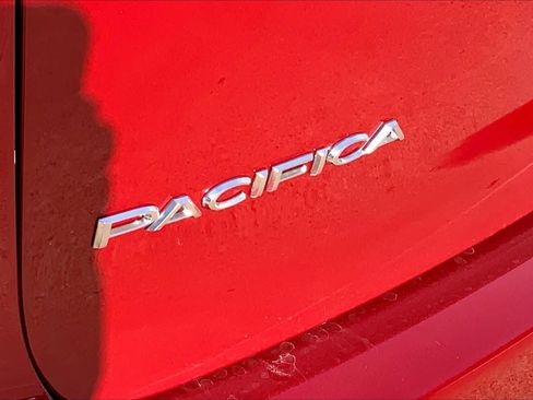 Used 2026 Chrysler Pacifica Pinnacle FWD image 15