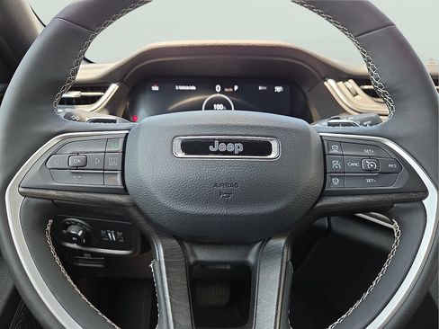 Used 2025 Jeep Grand Cherokee L Limited AWD/4WD image 24