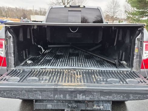 Used 2019 Nissan Titan S image 16