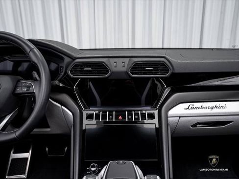 Used 2024 Lamborghini Urus S AWD/4WD image 34