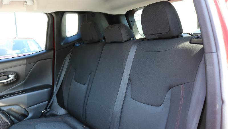 Used 2019 Jeep Renegade Trailhawk w/ Cold Weather Group II AWD/4WD image 16