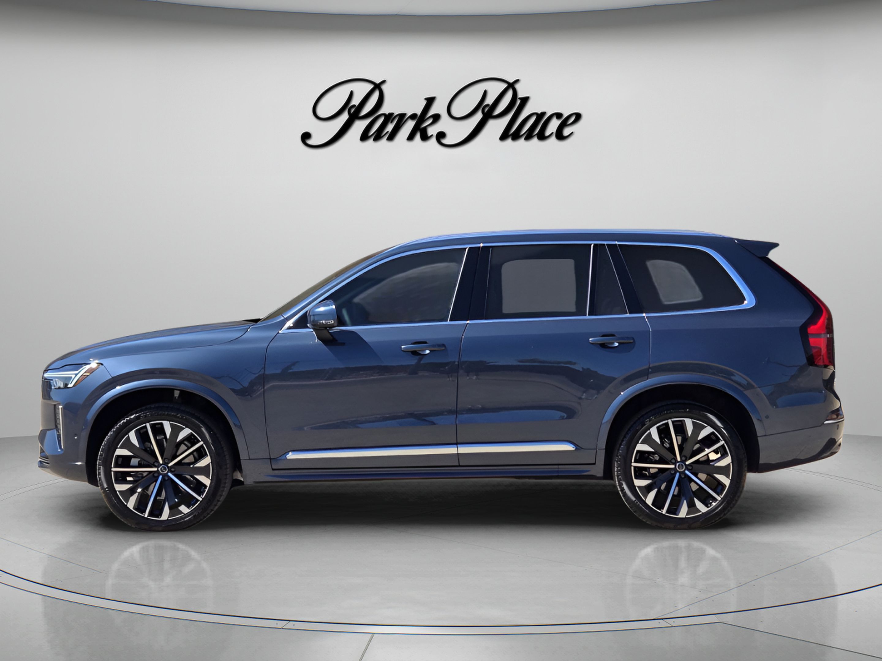 Used 2026 Volvo XC90 B6 Plus w/ Protection Package Premier AWD/4WD image 2