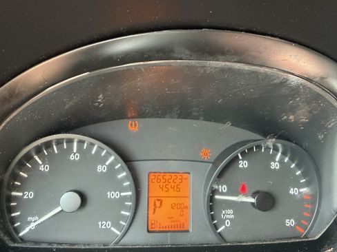 Used 2015 Mercedes-Benz Sprinter 2500 image 14