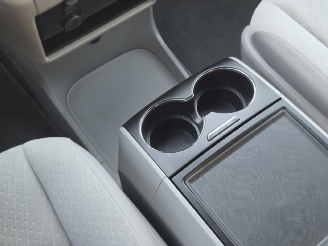 Used 2020 Toyota Sienna LE FWD image 18