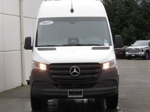 Used 2025 Mercedes-Benz Sprinter 2500 image 3