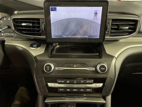 Used 2020 Ford Explorer XLT w/ Equipment Group 202A image 24