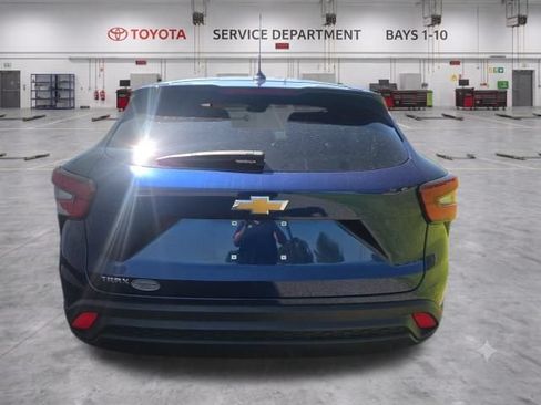 Used 2024 Chevrolet Trax LS FWD image 7
