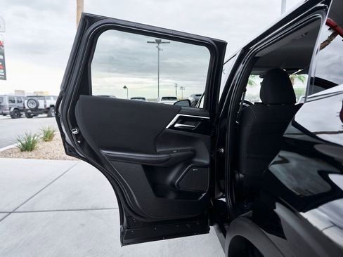 Used 2025 Mitsubishi Outlander ES image 18