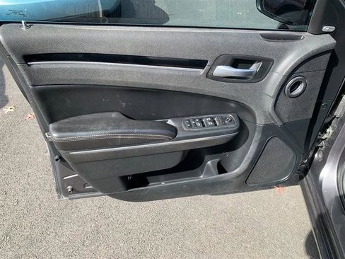 Used 2018 Chrysler 300 S image 40