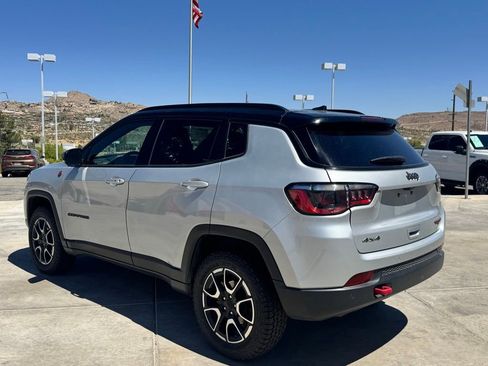 Used 2024 Jeep Compass Trailhawk AWD/4WD image 3
