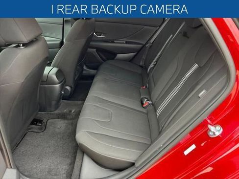Used 2025 Hyundai Elantra SEL image 11