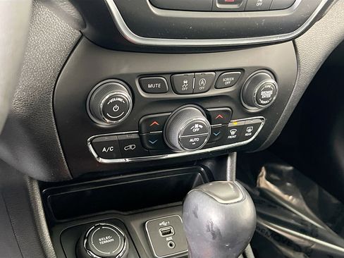 Used 2022 Jeep Cherokee Latitude Lux w/ Sun & Sound Group image 15