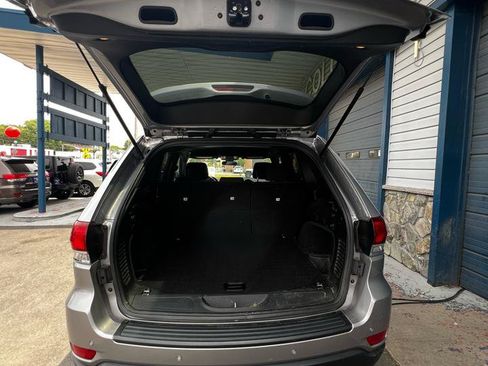 Used 2020 Jeep Grand Cherokee Laredo AWD/4WD image 6