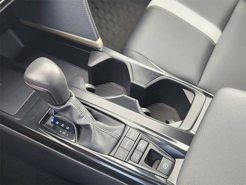 Used 2025 Toyota Camry SE image 17