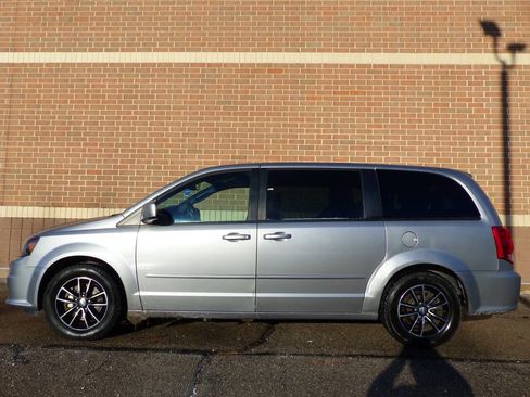 Used 2016 Dodge Grand Caravan SXT image 6