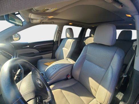 Used 2016 Toyota Highlander Limited Platinum image 6