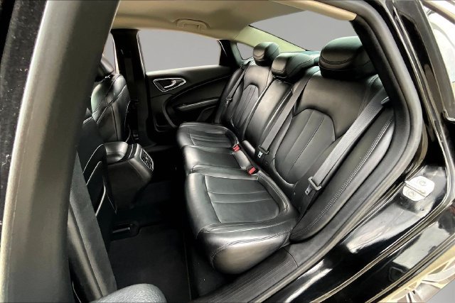 Used 2016 Chrysler 200 C FWD image 21
