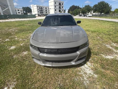 Used 2019 Dodge Charger SXT w/ Blacktop Package RWD image 2