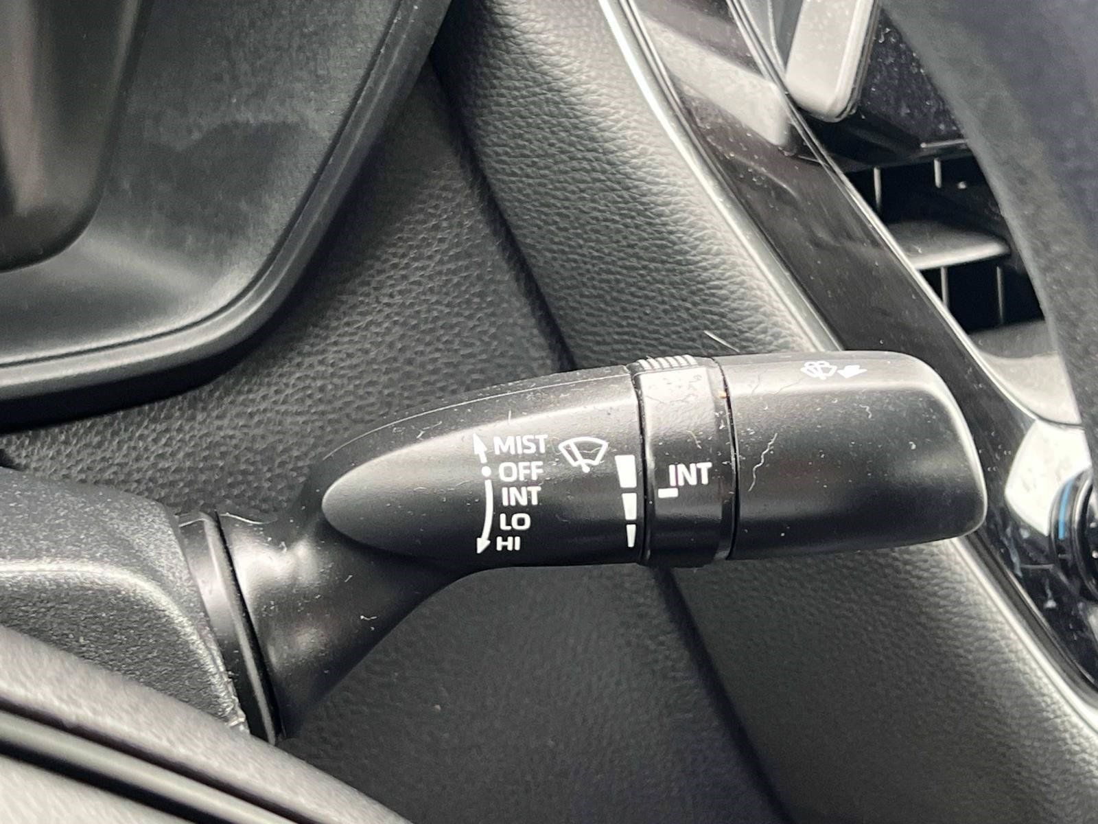 Used 2020 Toyota Corolla LE FWD image 25